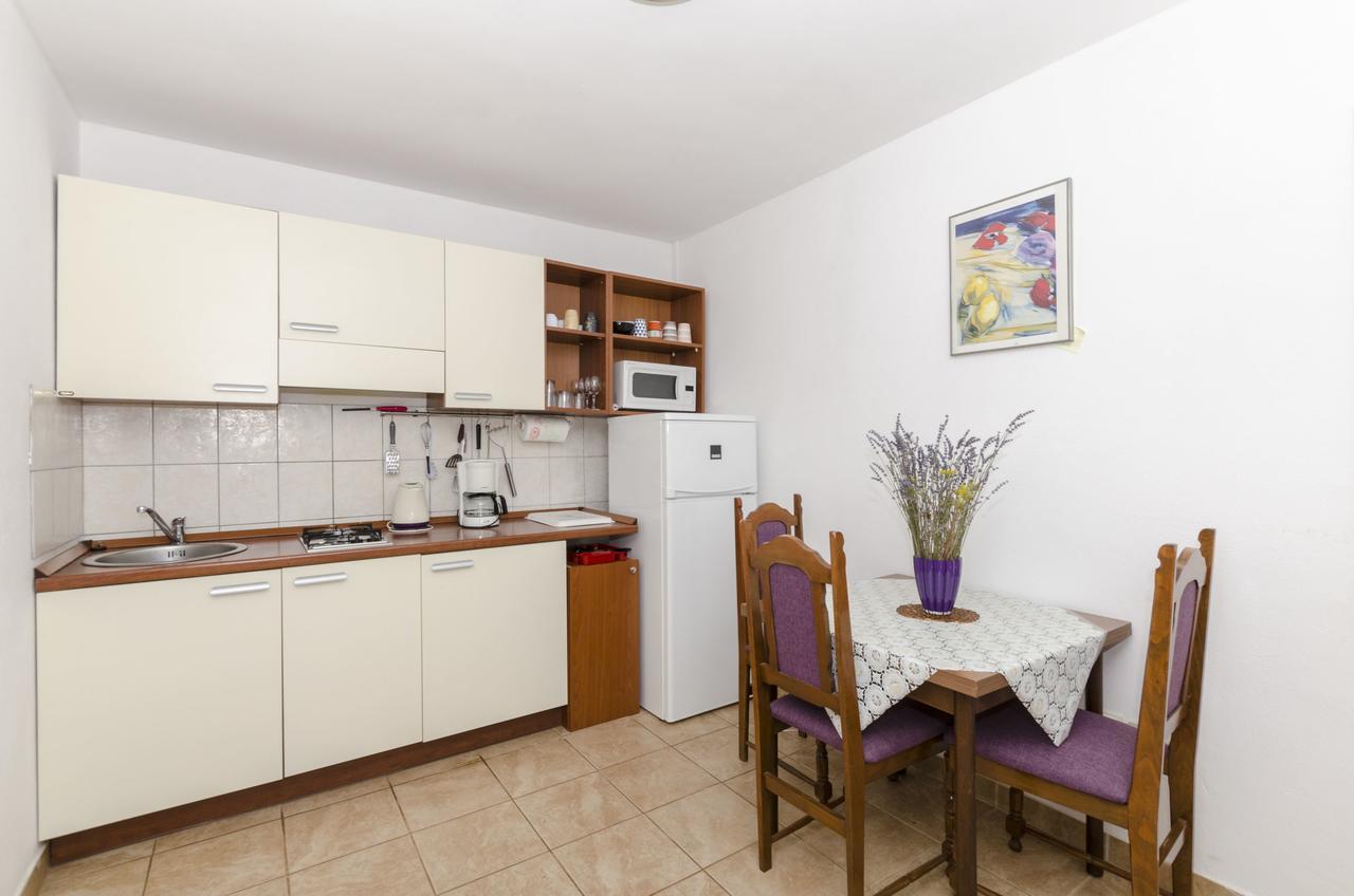 Apartments Dinko Gdinj Bagian luar foto