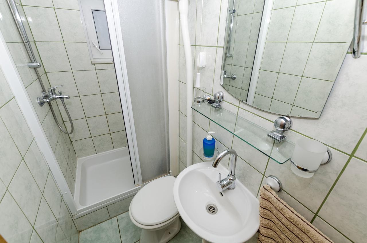 Apartments Dinko Gdinj Bagian luar foto