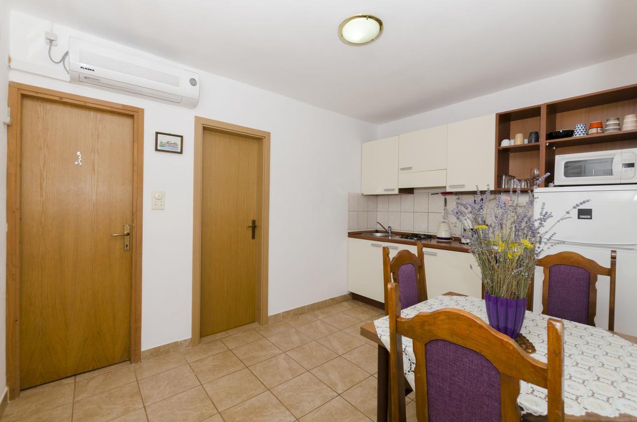Apartments Dinko Gdinj Bagian luar foto