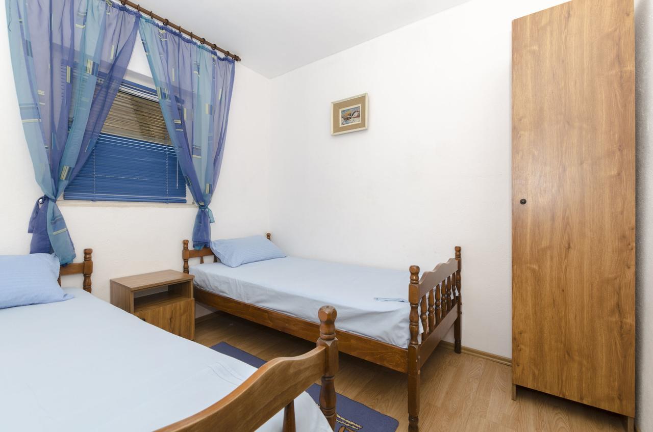Apartments Dinko Gdinj Bagian luar foto
